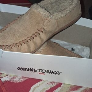 Minnetonka Women's Tan Moccasins